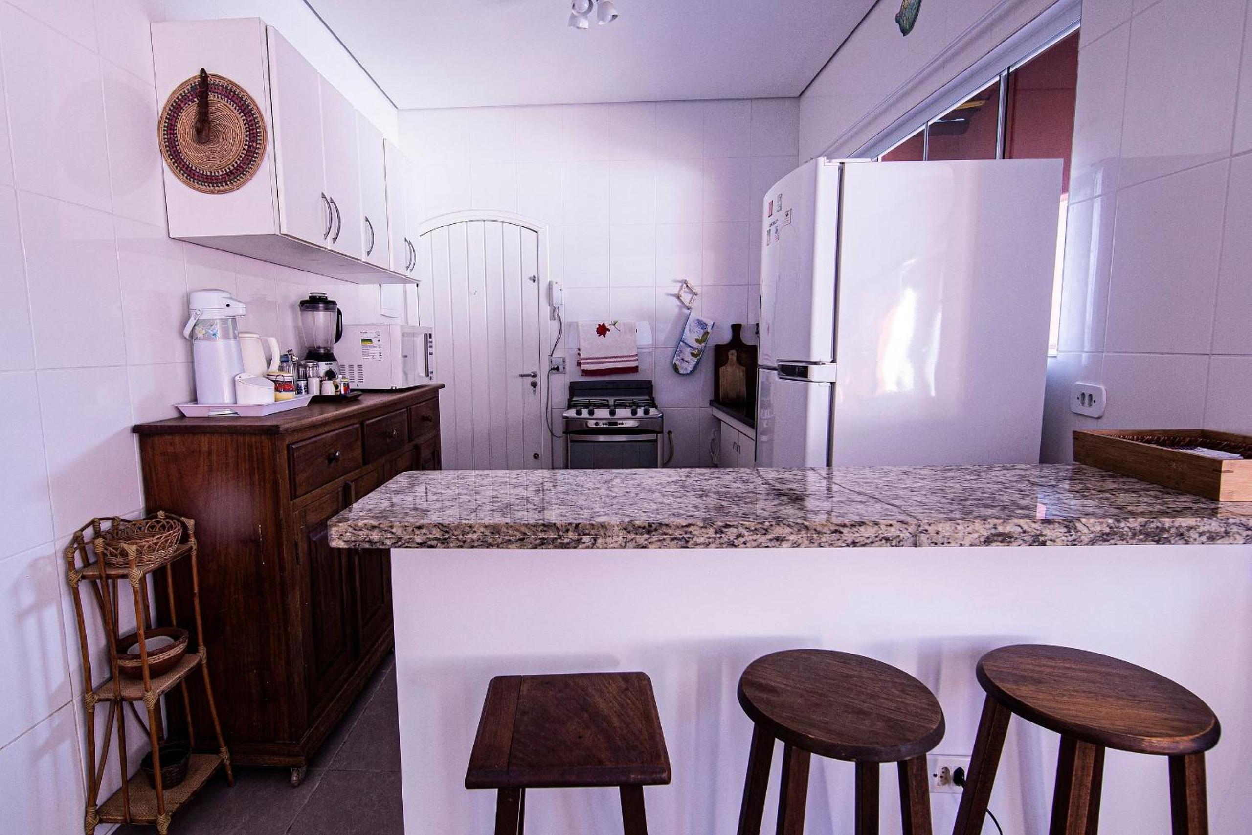4 dorm com piscina a 350 m de Camburizinho
