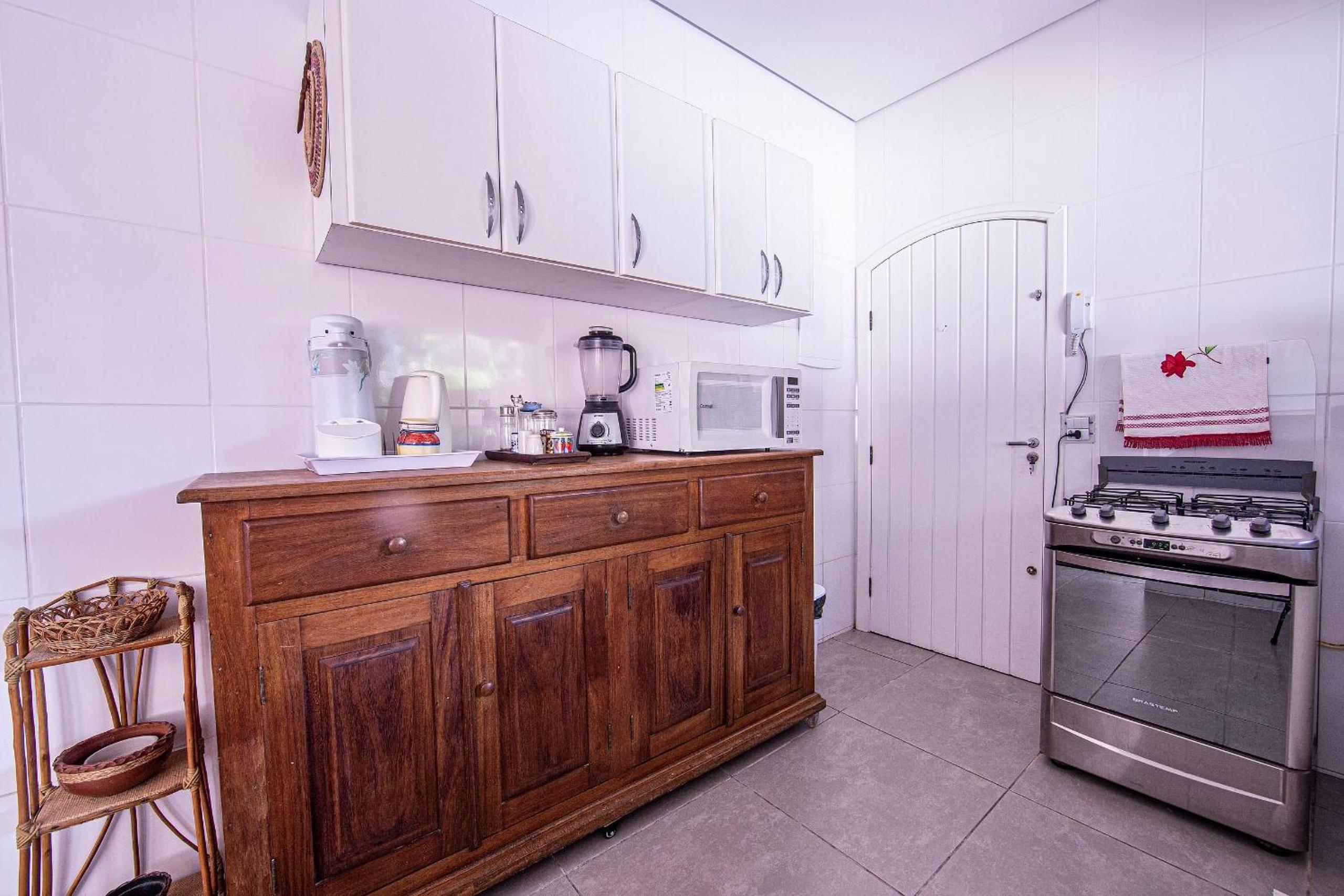 4 dorm com piscina a 350 m de Camburizinho