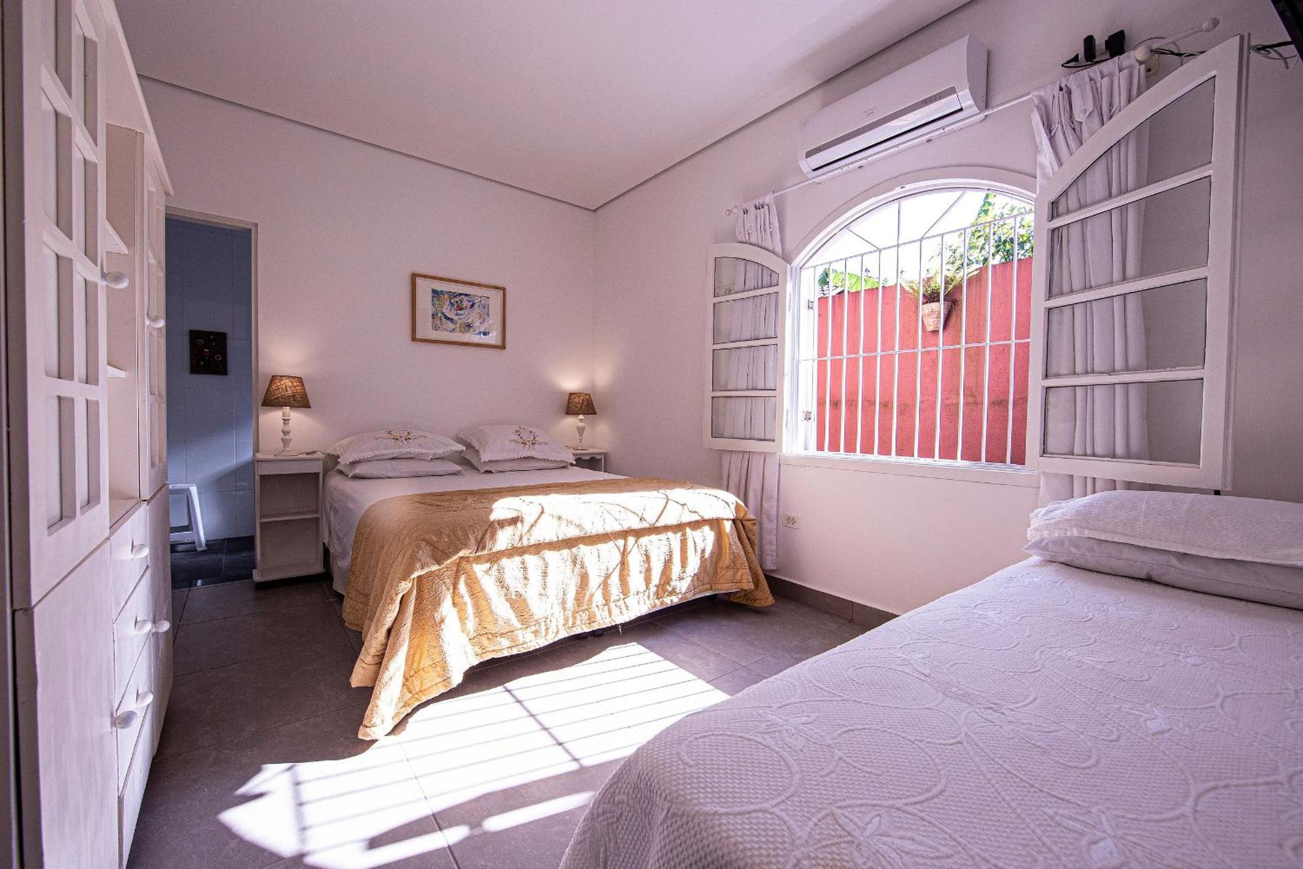 4 dorm com piscina a 350 m de Camburizinho