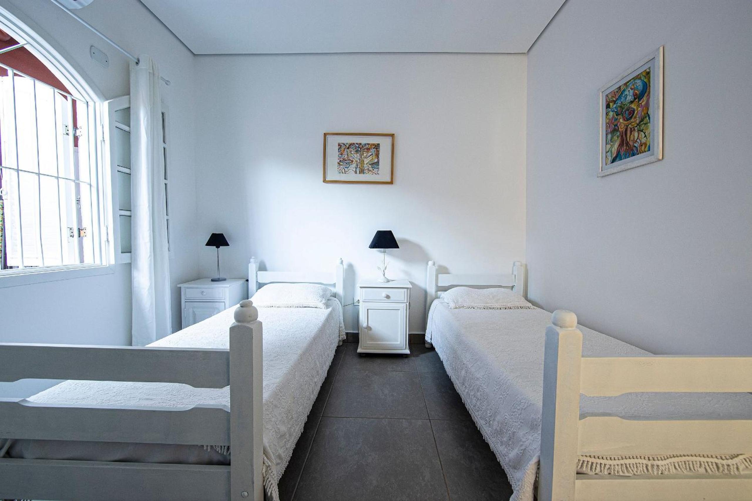 4 dorm com piscina a 350 m de Camburizinho