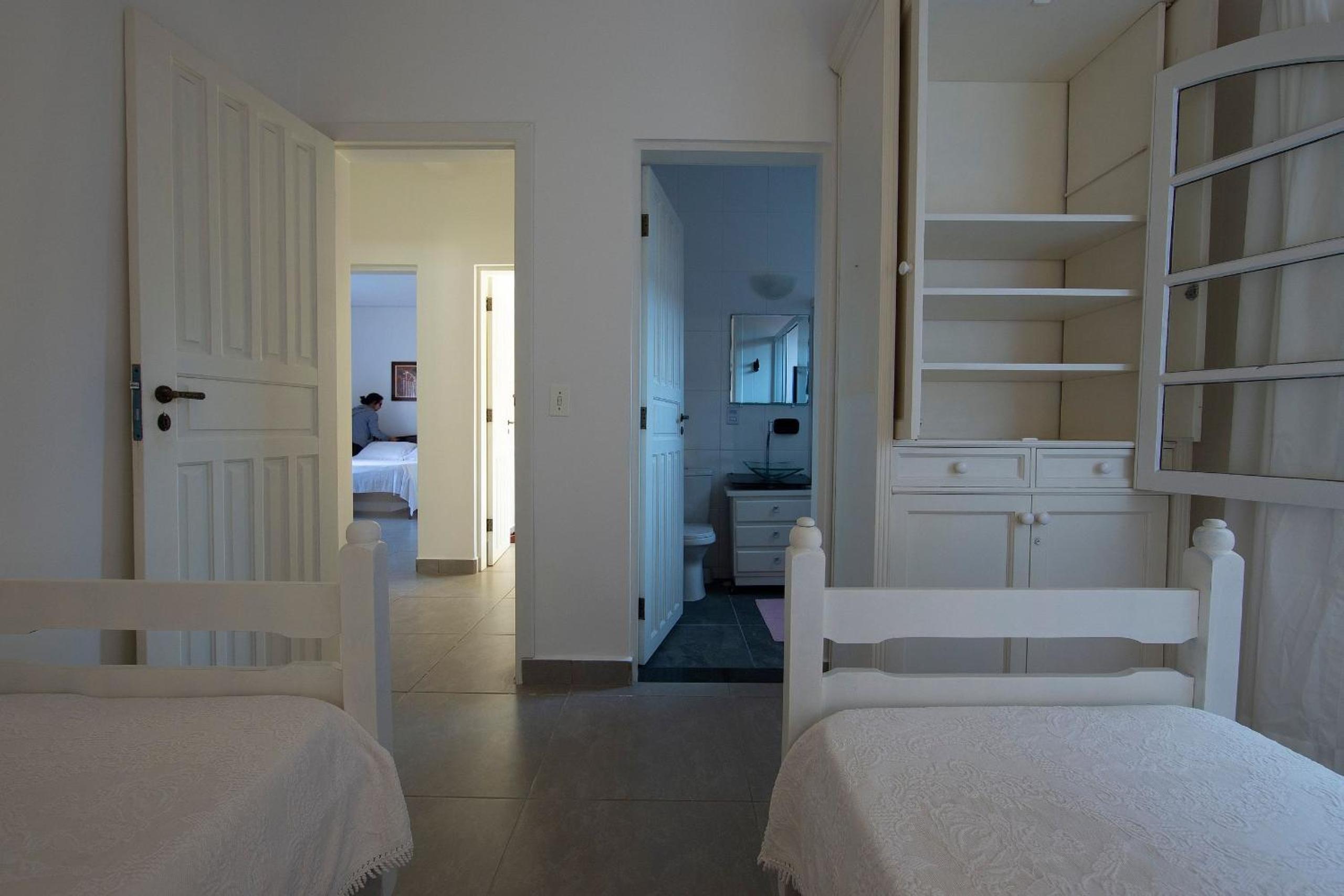 4 dorm com piscina a 350 m de Camburizinho