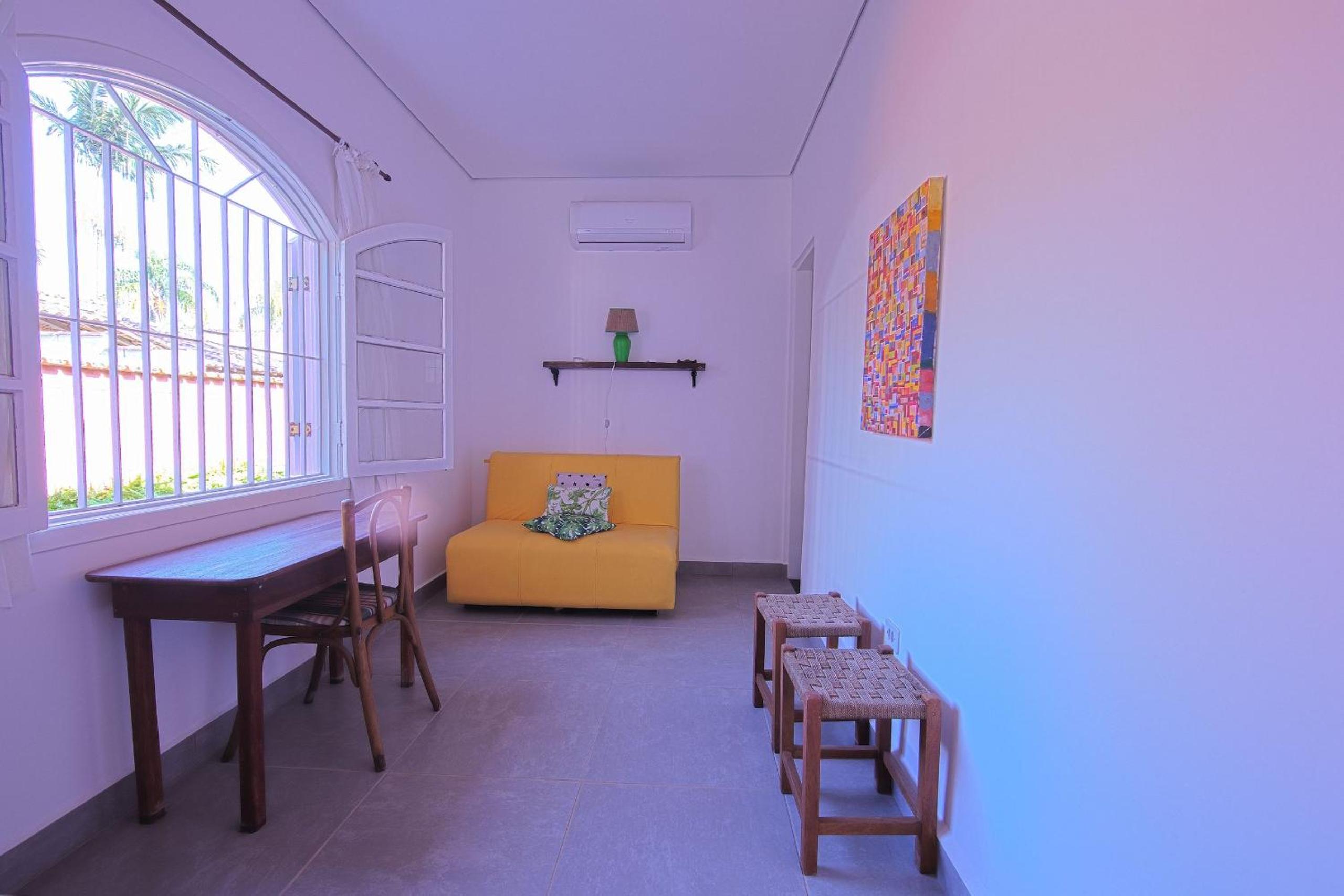 4 dorm com piscina a 350 m de Camburizinho