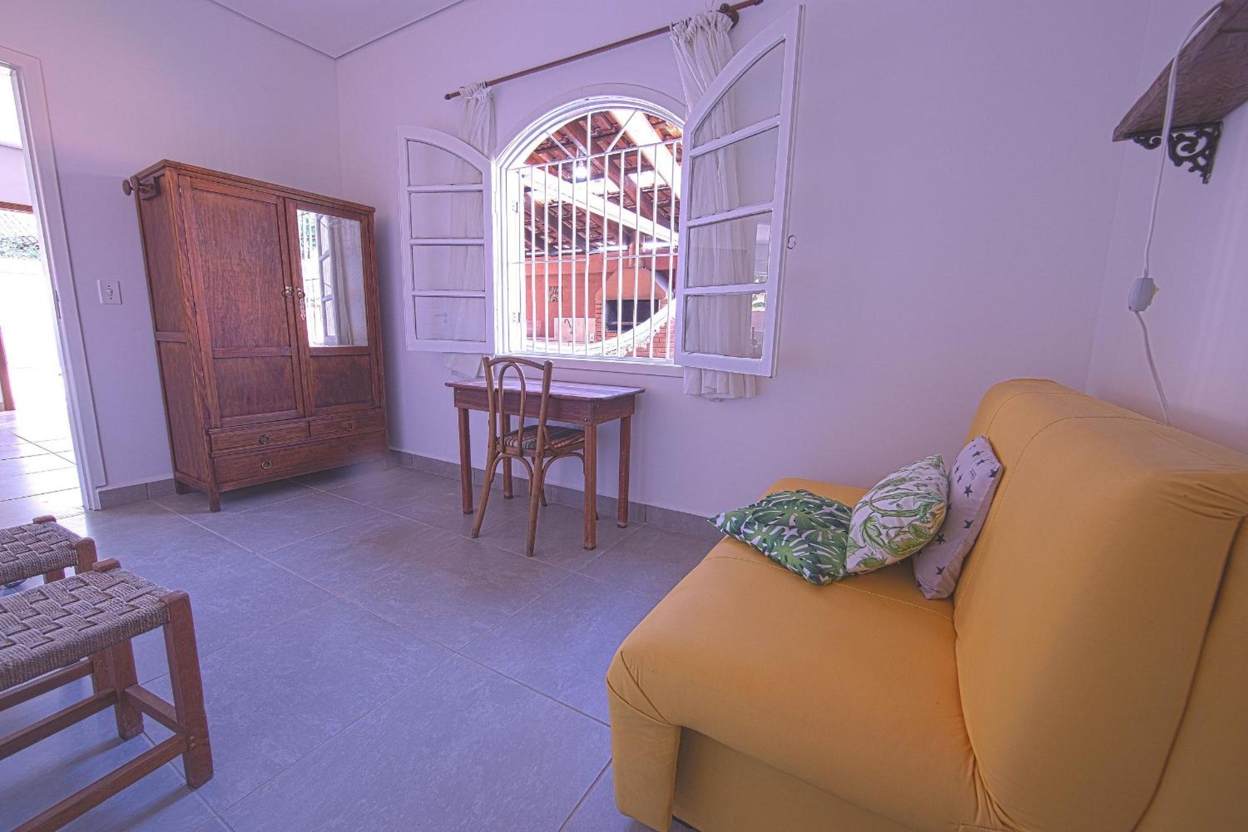 4 dorm com piscina a 350 m de Camburizinho