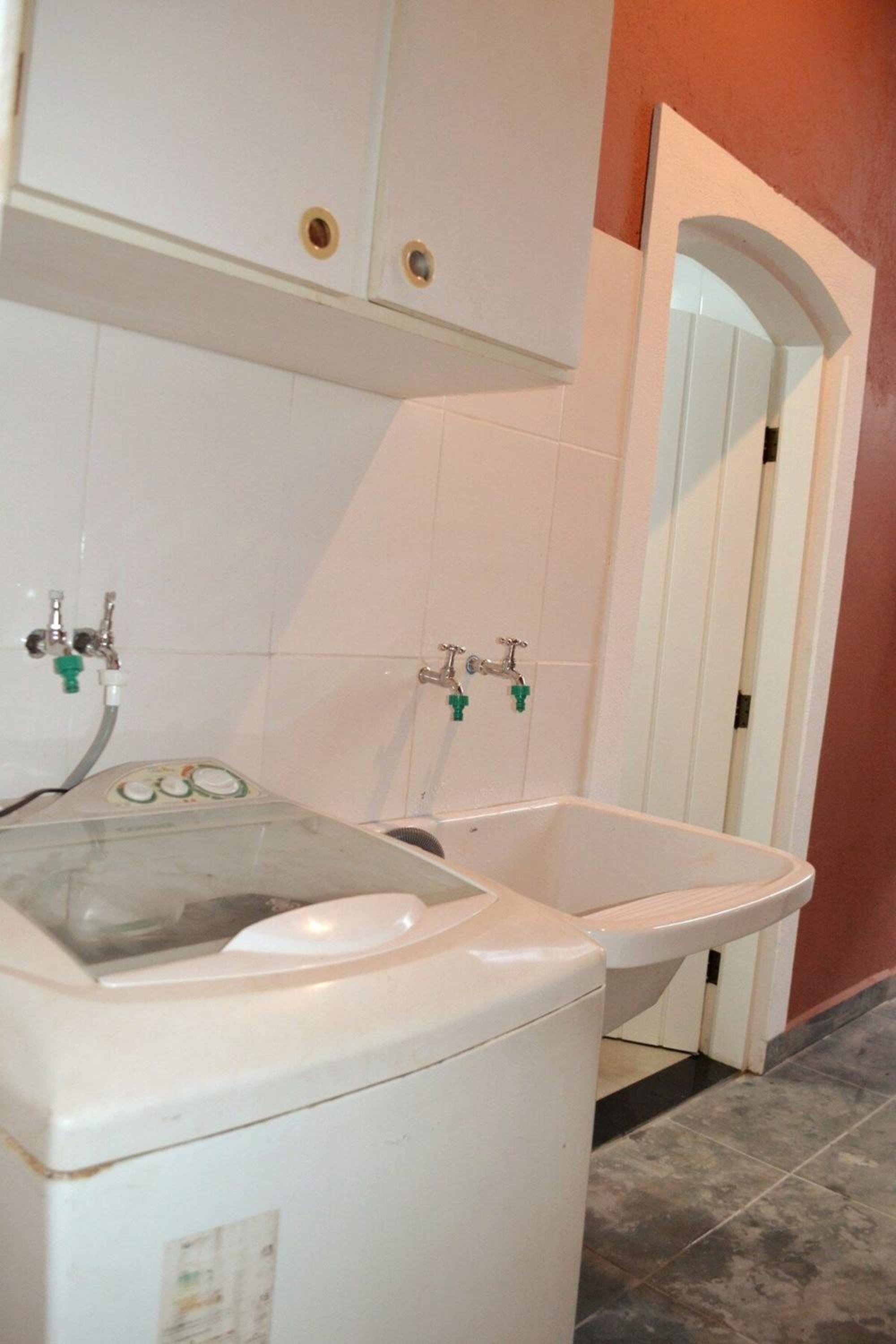 4 dorm com piscina a 350 m de Camburizinho