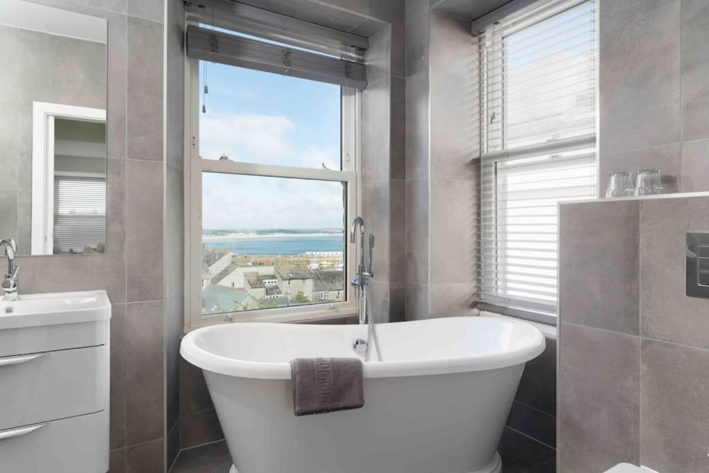3 Bed, sea views, central Penzance,newly renovated view 2