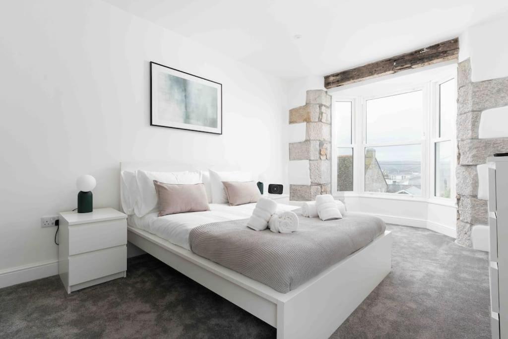 3 Bed, sea views, central Penzance,newly renovated view 3