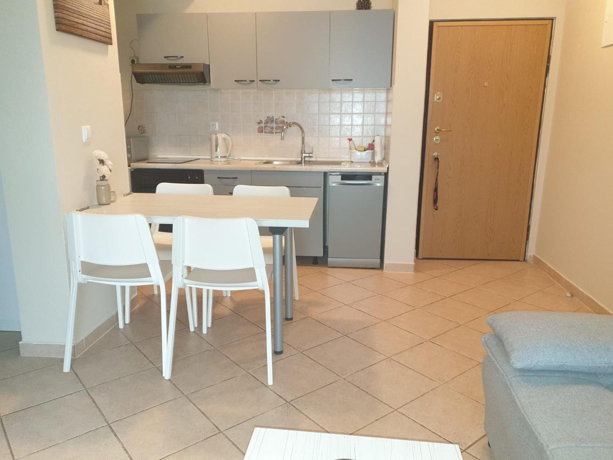 Ugodan stan u Baškoj Vodi, blizina mora i centra+P photo 5