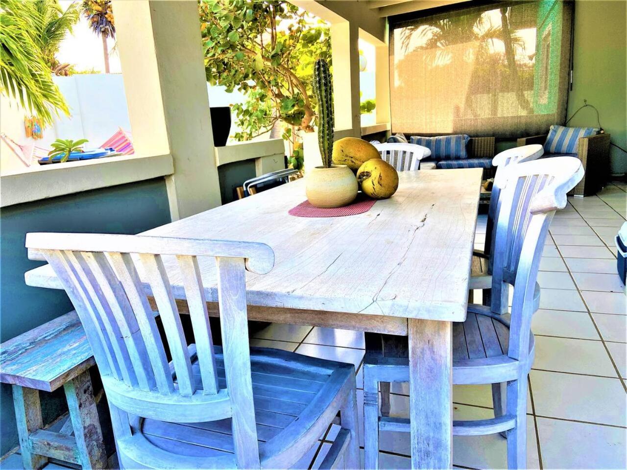 Fantastic Private Tropical Villa in Palm Beach with Breakfast