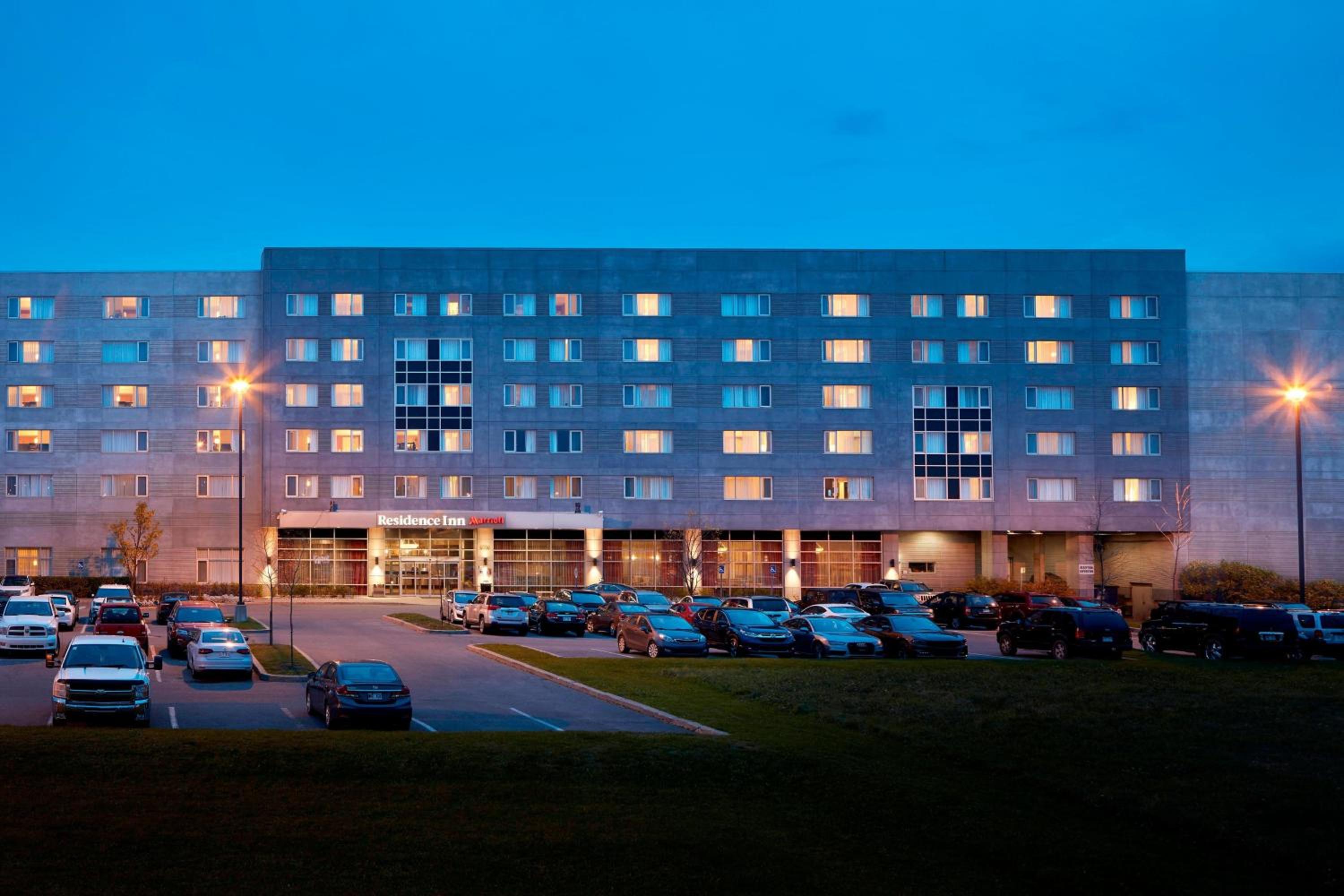 Hotel Residence Inn by Marriott Montreal Airport - Image 1