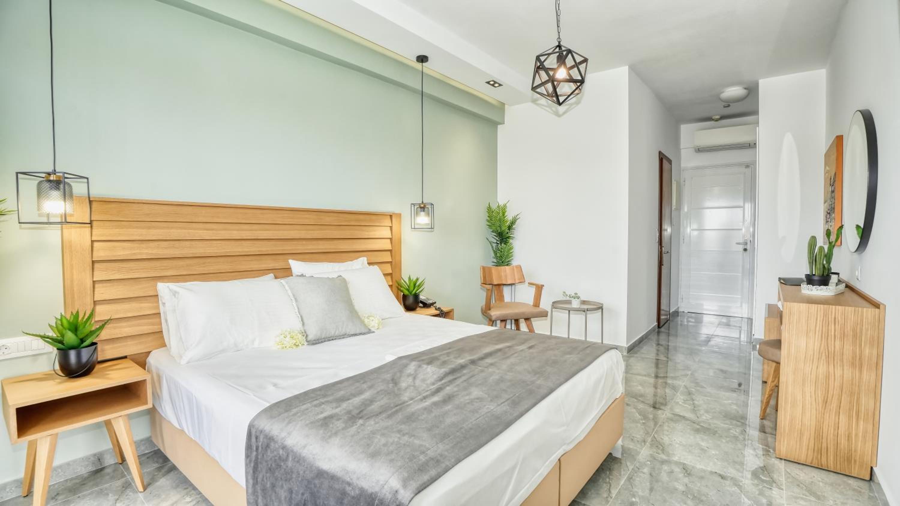 Sarantis Hotel