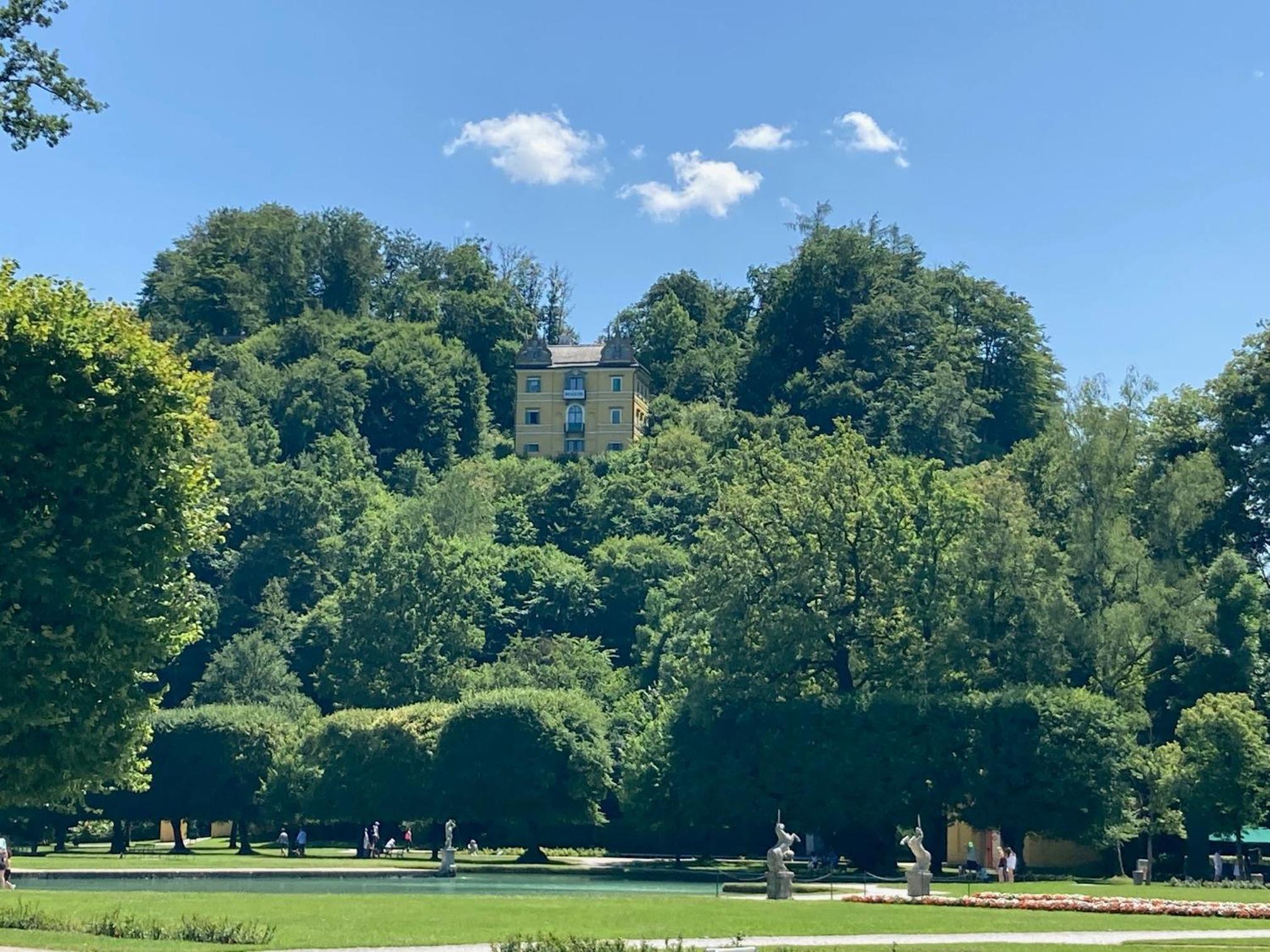 Haus mit Sauna und privatem Badeteich in Anif bei Salzburg