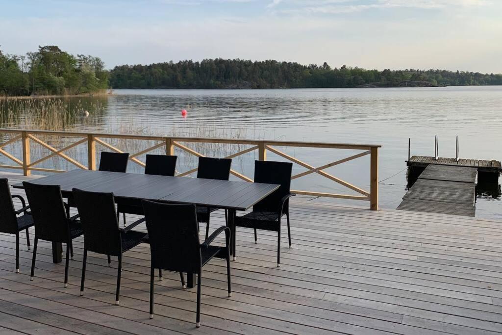 Waterfront house with jacuzzi & jetty in Stockholm view 3