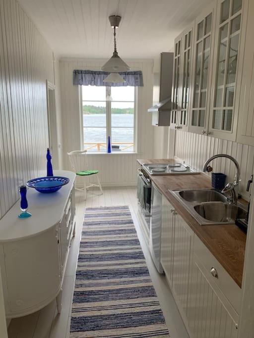 Waterfront house with jacuzzi & jetty in Stockholm view 5
