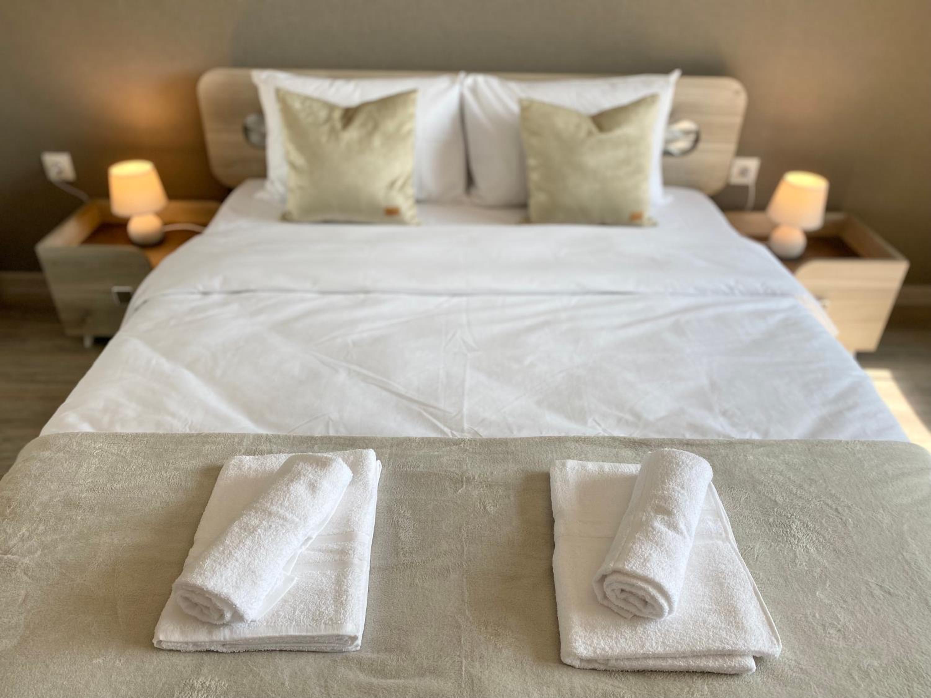 Private Apartment for 4 Guests and Parking