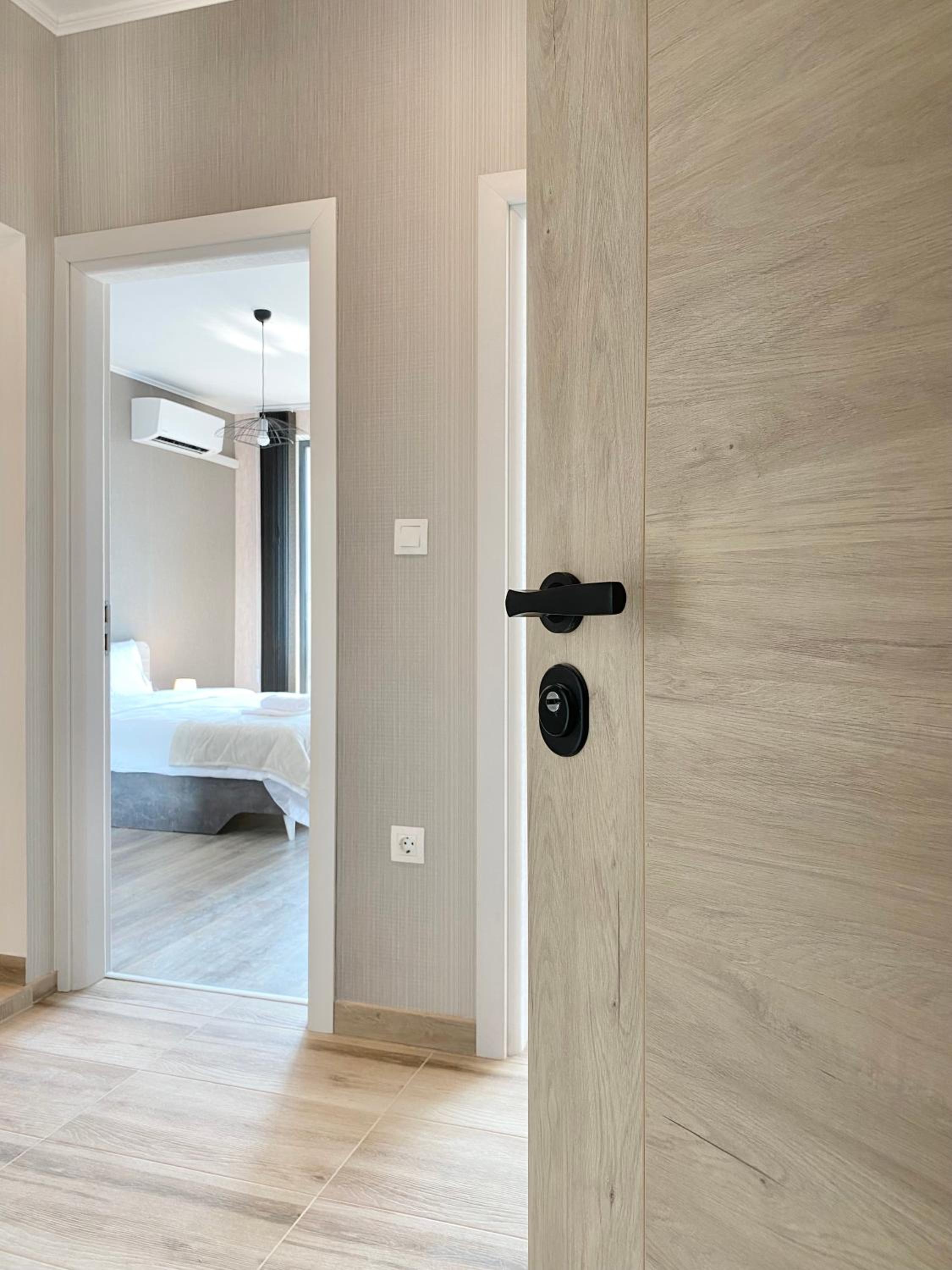 Private Apartment for 4 Guests and Parking