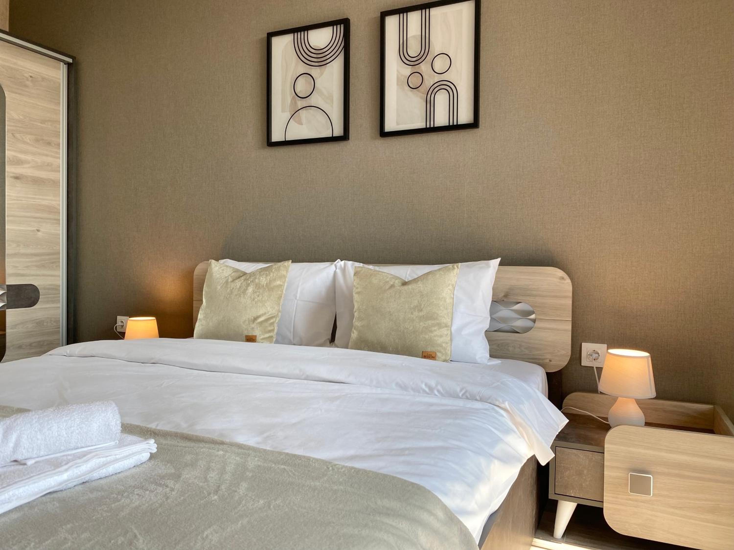 Private Apartment for 4 Guests and Parking