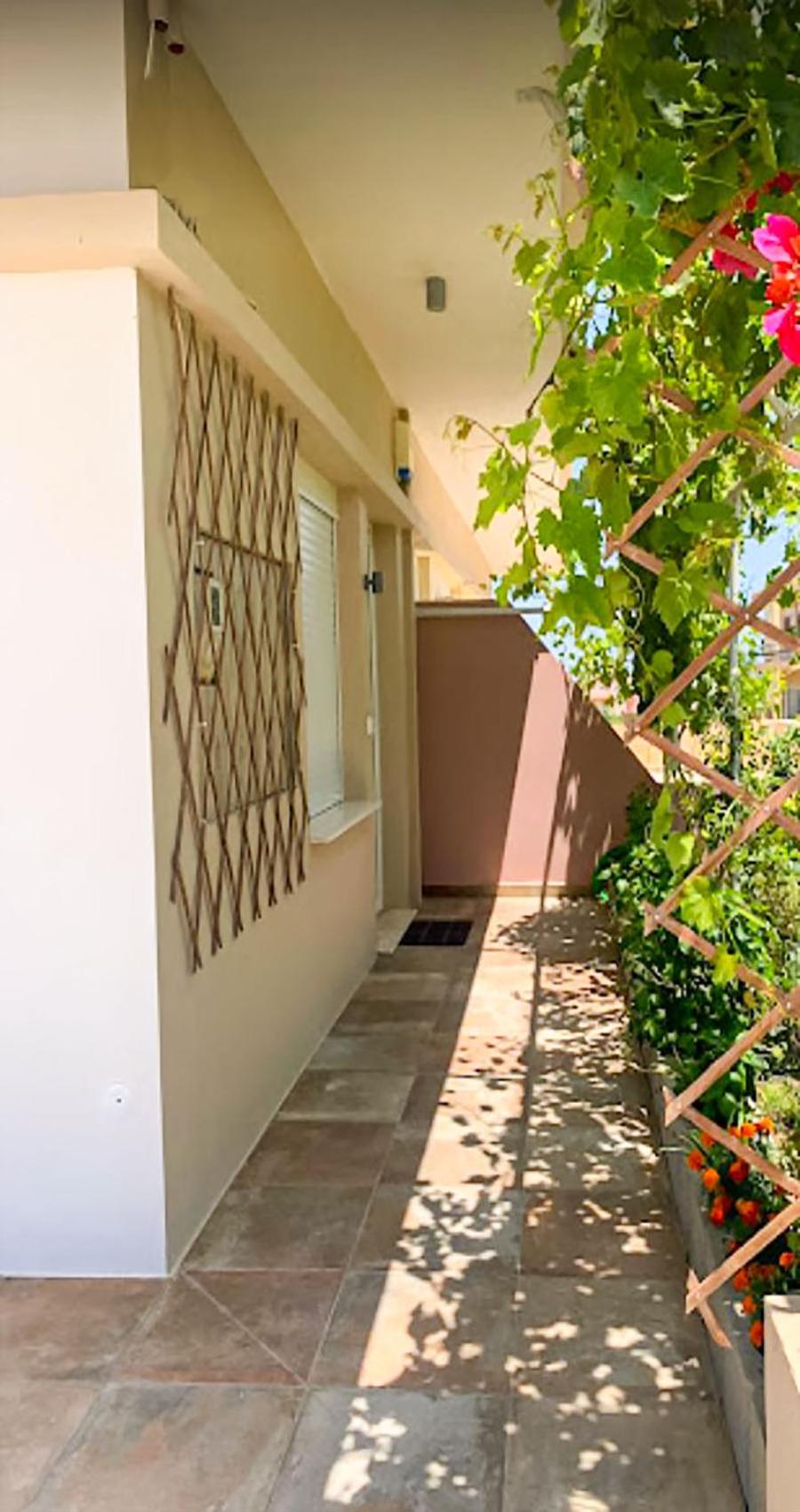 Yucca Studio, beautiful apartment with garden view 2