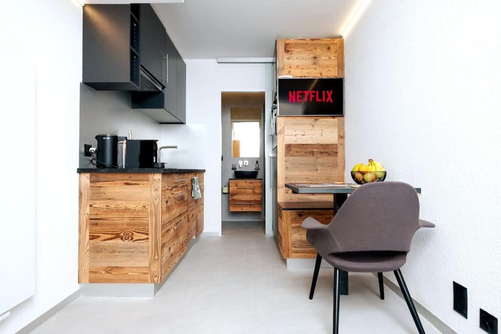 Hotel Small but WOW! Studio with pool @ the central lake - Image 1