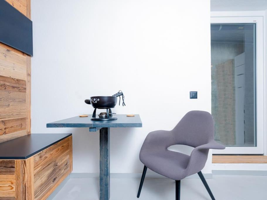 Small but WOW! Studio with pool @ the central lake