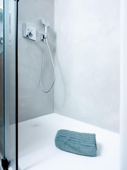 Small but WOW! Studio with pool @ the central lake