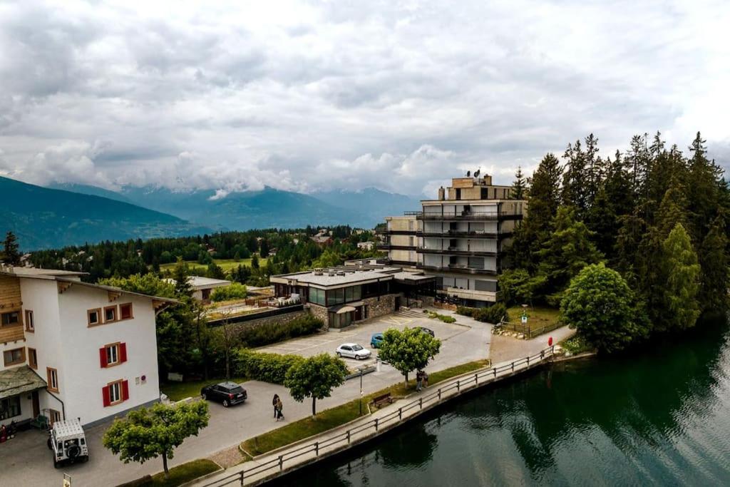 Small but WOW! Studio with pool @ the central lake