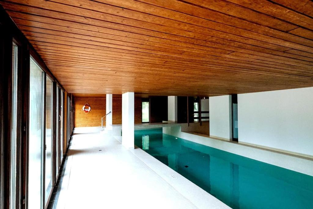 Small but WOW! Studio with pool @ the central lake