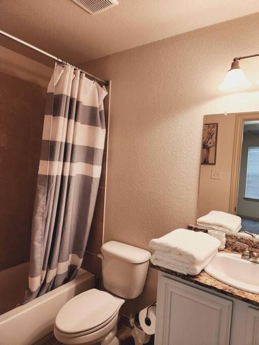Townhouse near AT&T stadium, Six Flags & Epic Waterpark view 4