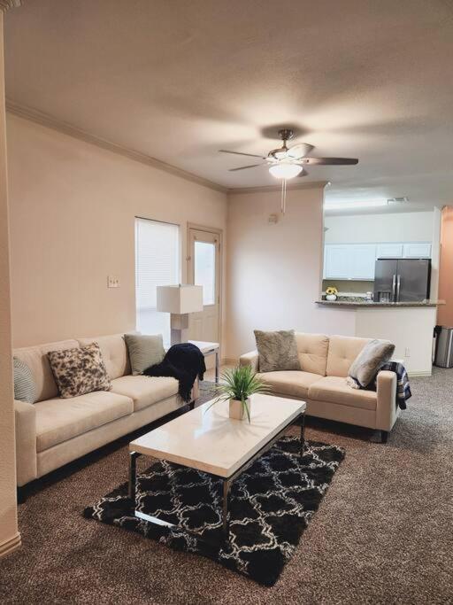 Townhouse near AT&T stadium, Six Flags & Epic Waterpark view 5