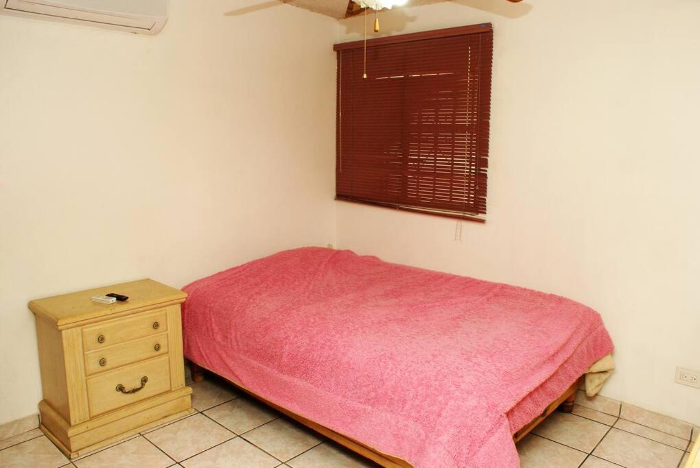 Encantadora casa con 3 habitaciones frente al parque