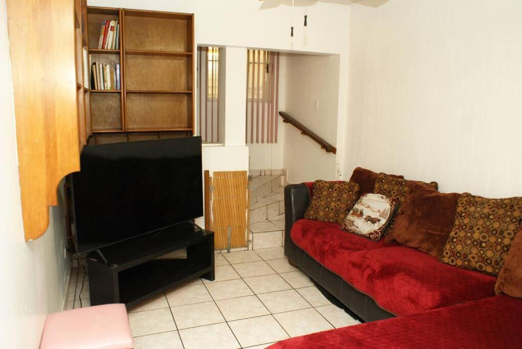 Encantadora casa con 3 habitaciones frente al parque