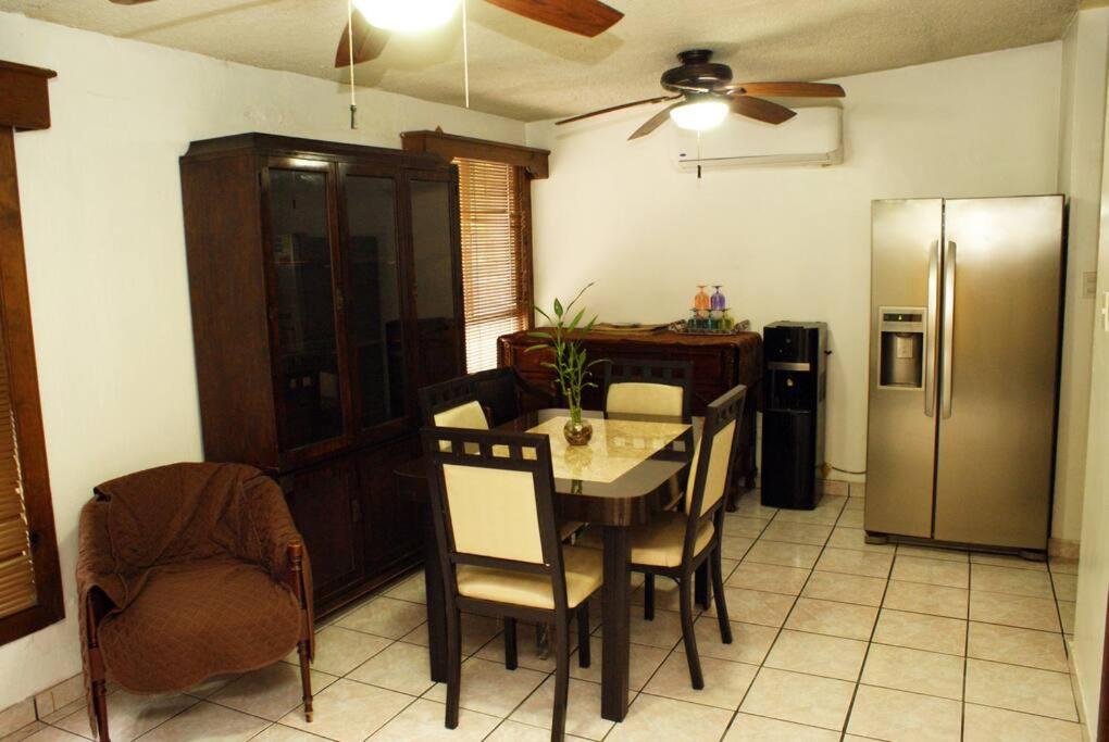 Encantadora casa con 3 habitaciones frente al parque