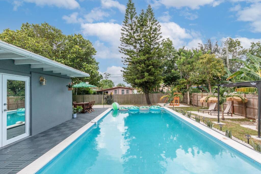 La Playita 4-BR Heated Pool Miami 16 Guests