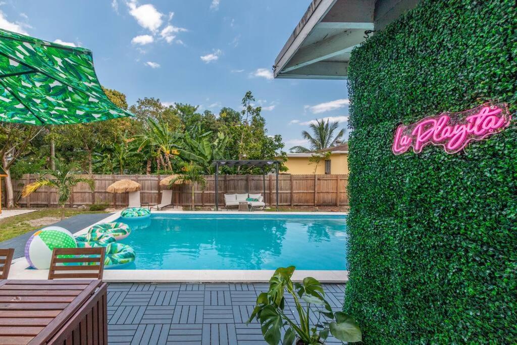 La Playita 4-BR Heated Pool Miami 16 Guests