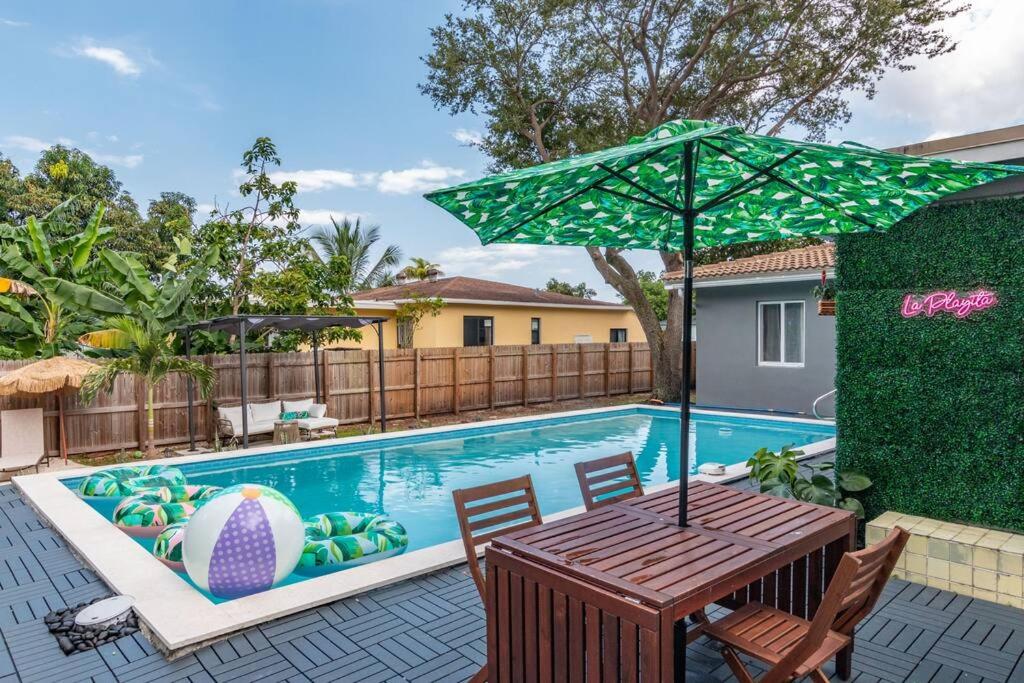 La Playita 4-BR Heated Pool Miami 16 Guests