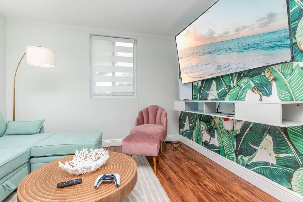 La Playita 4-BR Heated Pool Miami 16 Guests