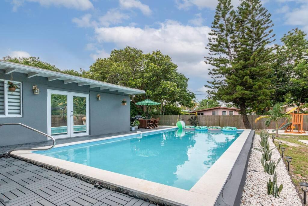 La Playita 4-BR Heated Pool Miami 16 Guests