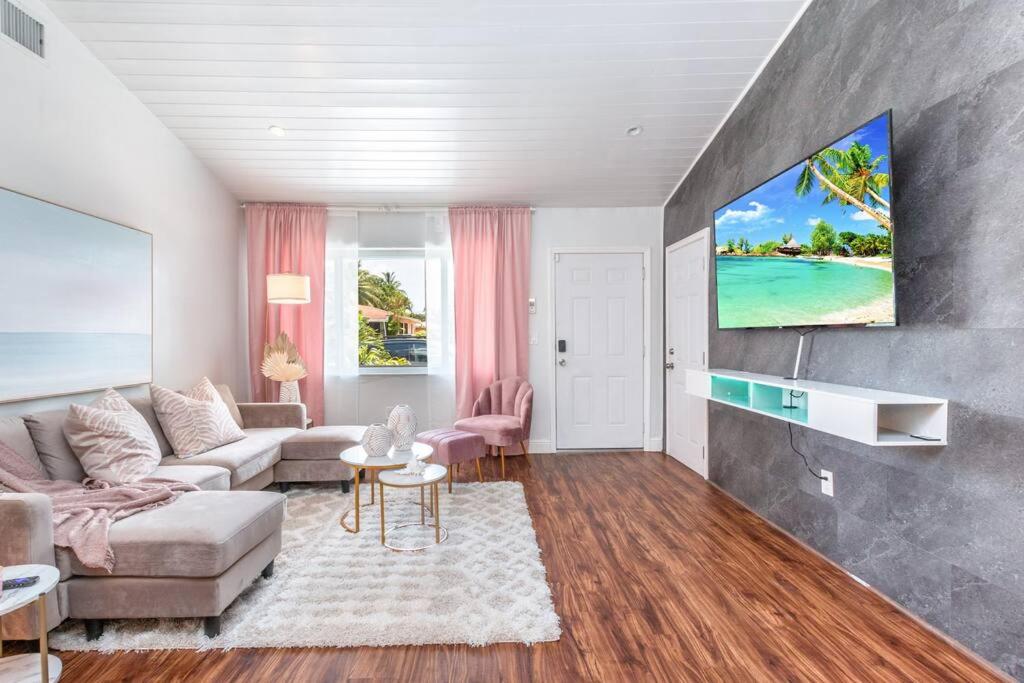 La Playita 4-BR Heated Pool Miami 16 Guests