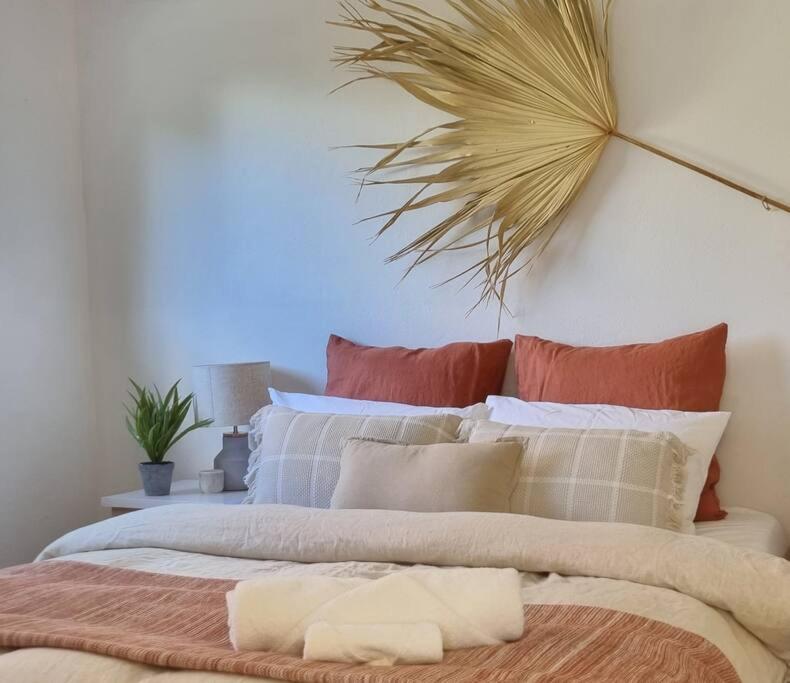 Sabi Robe WiFi 300m to Beach Dog friendly