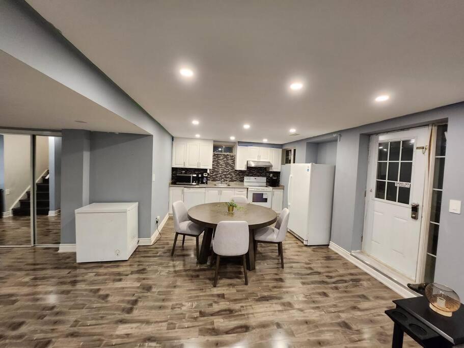 Adorable 2-Bedoom walkout basement Apartment