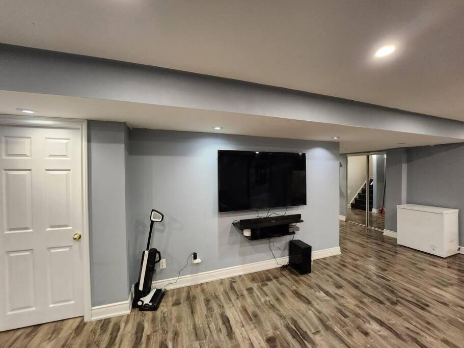 Adorable 2-Bedoom walkout basement Apartment