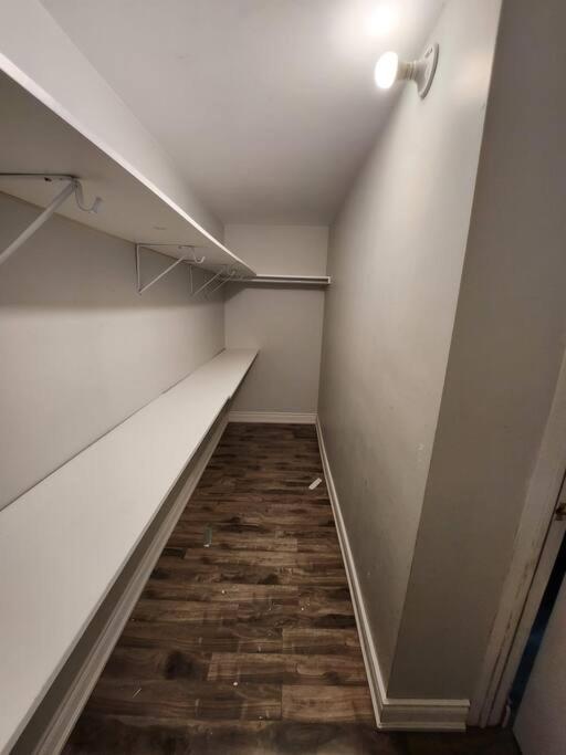 Adorable 2-Bedoom walkout basement Apartment