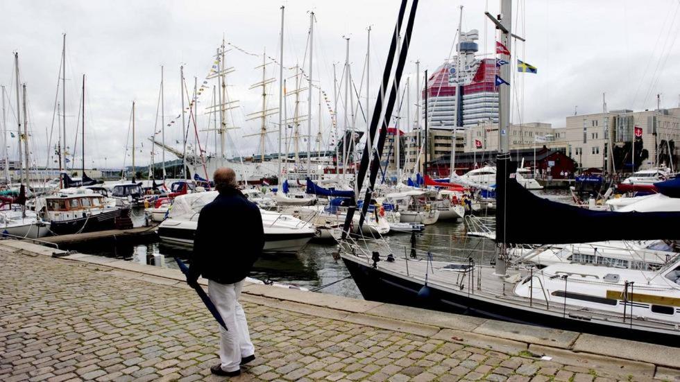 Downtown Sailboat - Vega 1
