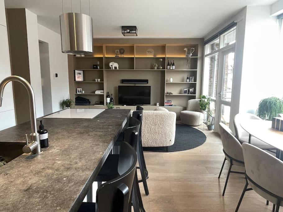 Stylish apartment @ city centre view 2