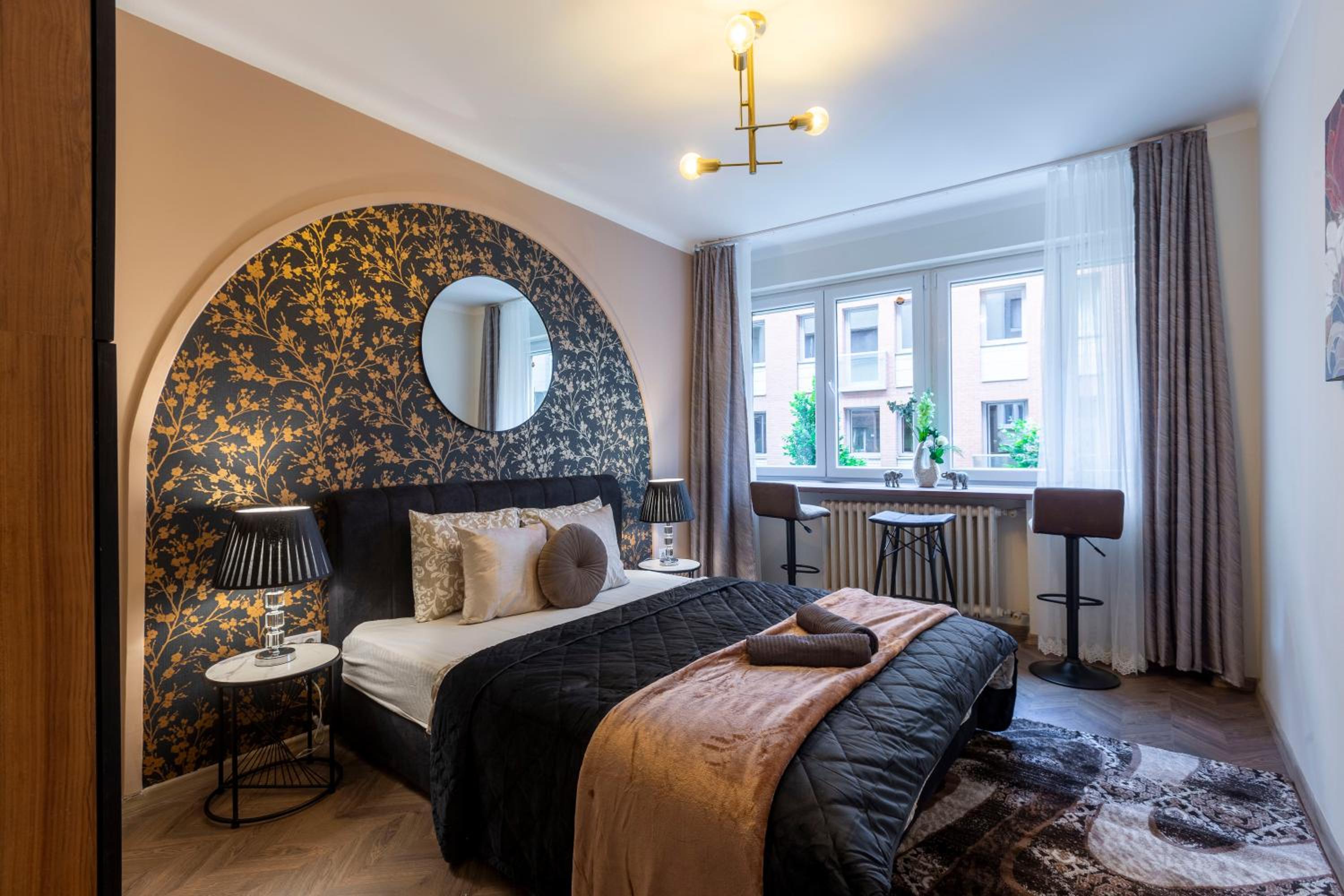 Stylish Quentin Apartment in the King Street view 3