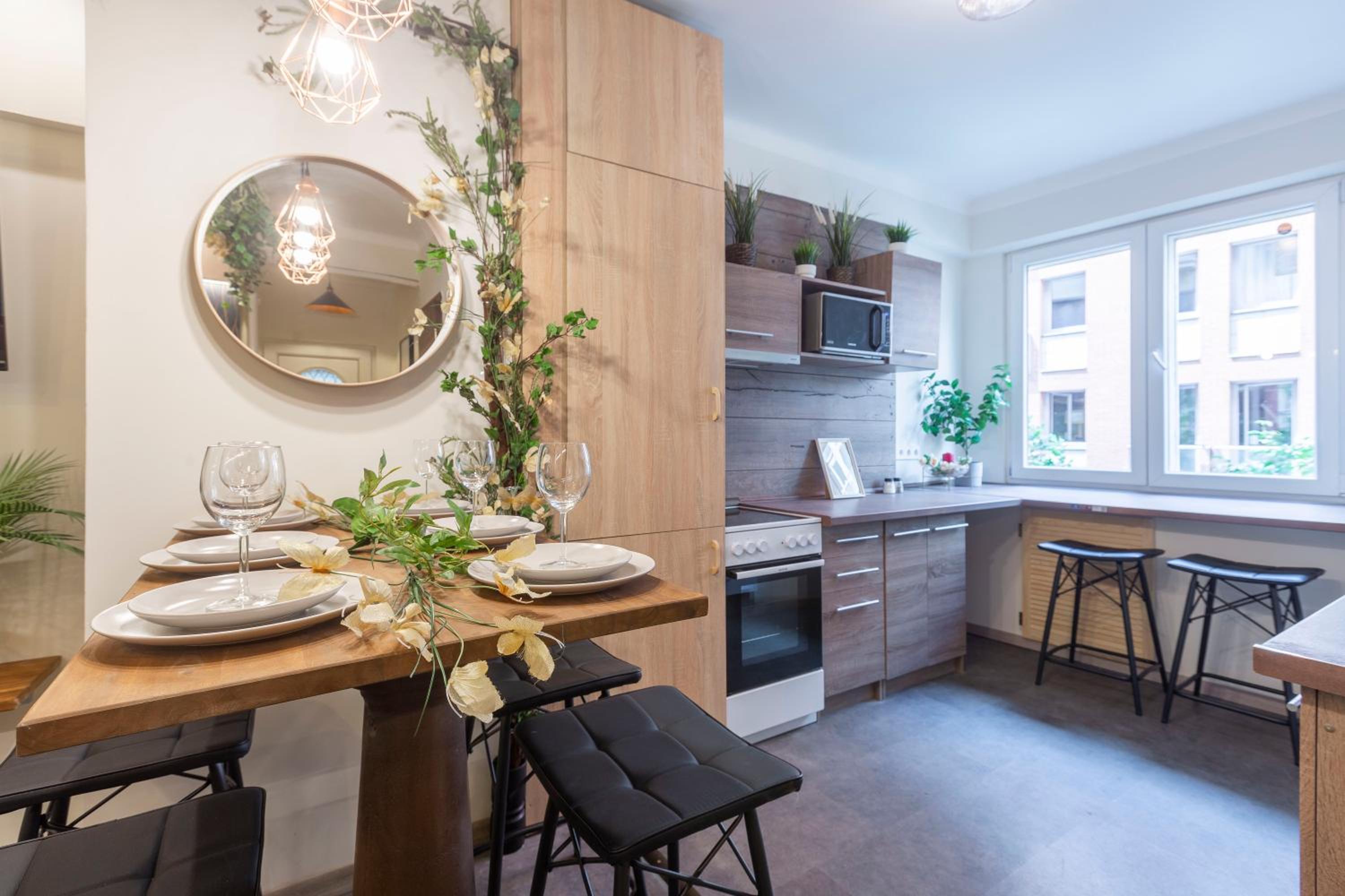 Stylish Quentin Apartment in the King Street view 2