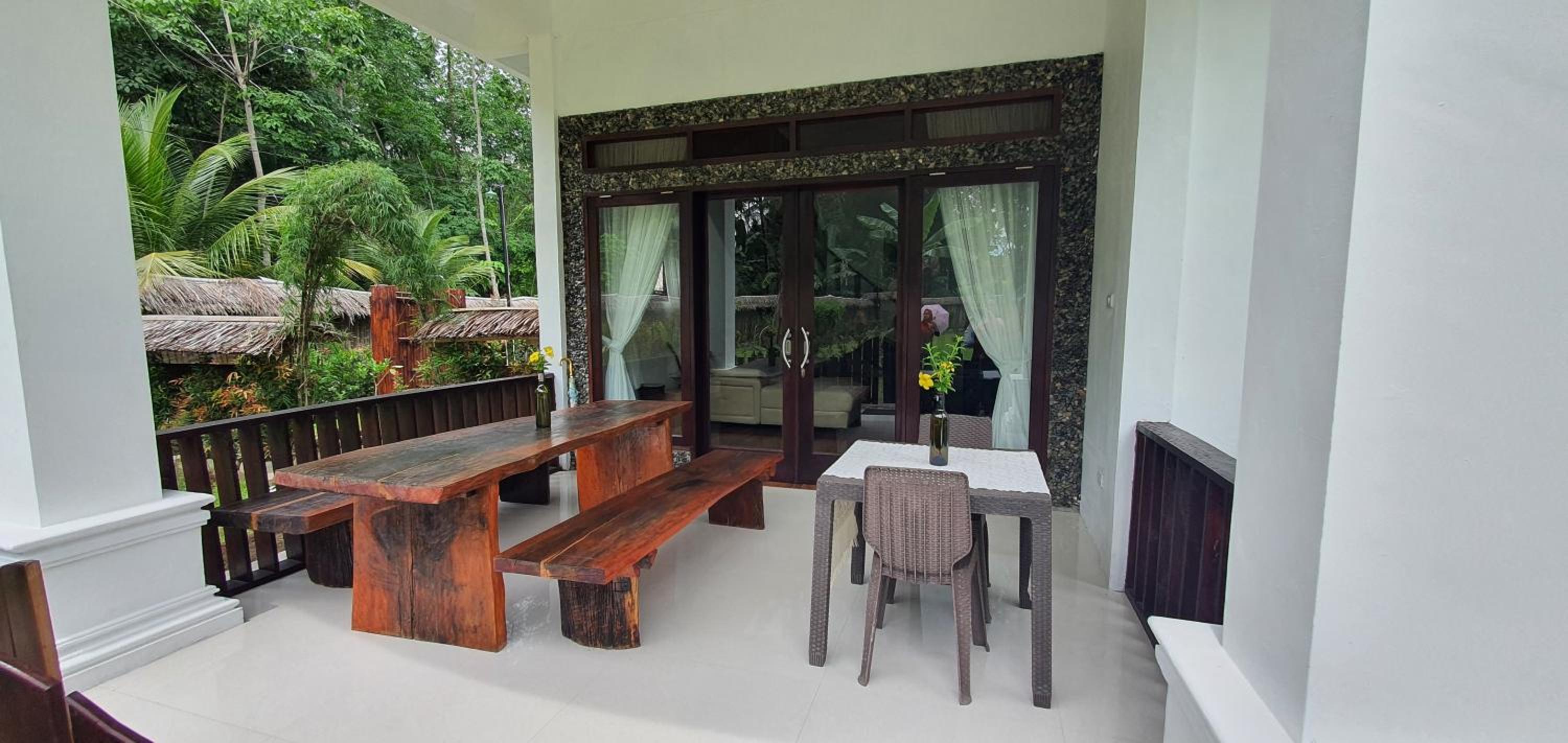 Sumatra Cheeky Monkeys Villa, Trekking and Tours