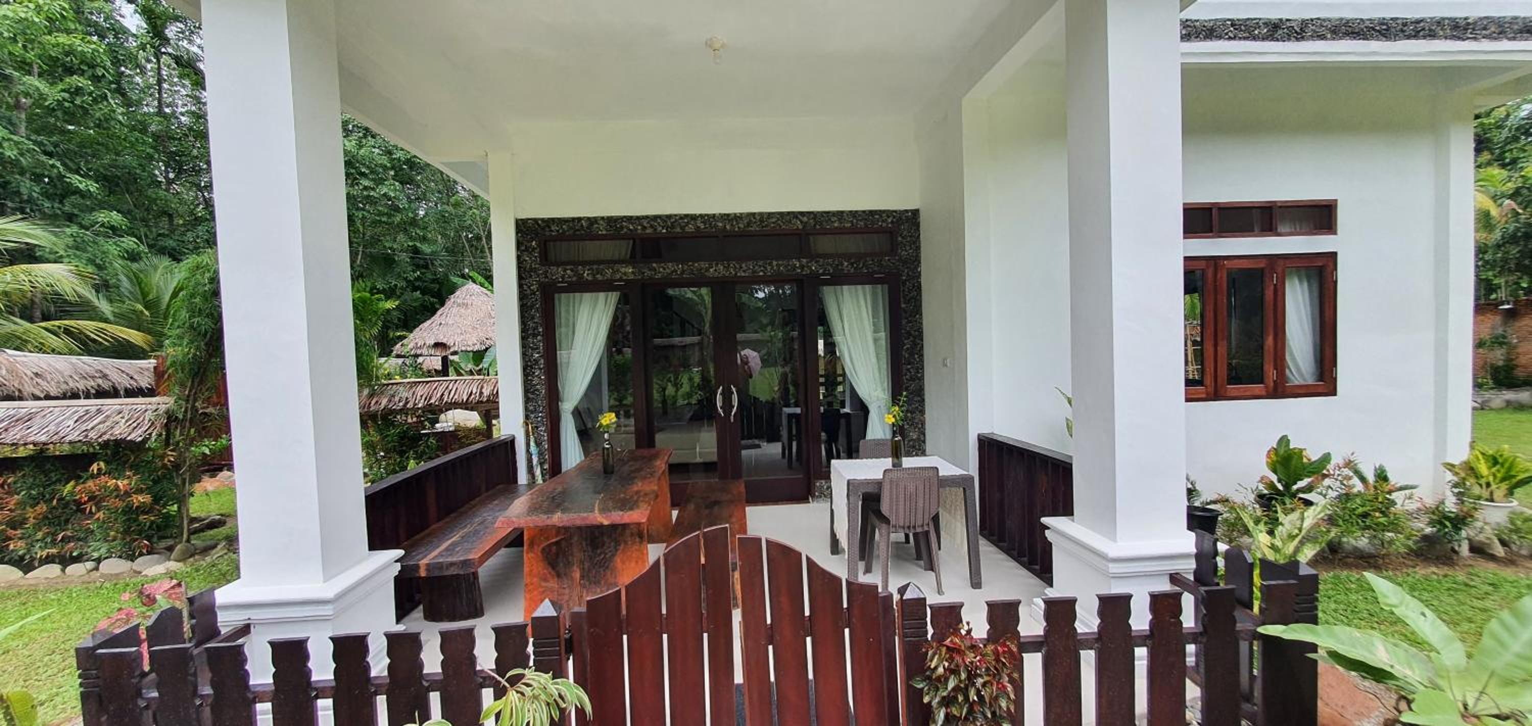 Sumatra Cheeky Monkeys Villa, Trekking and Tours