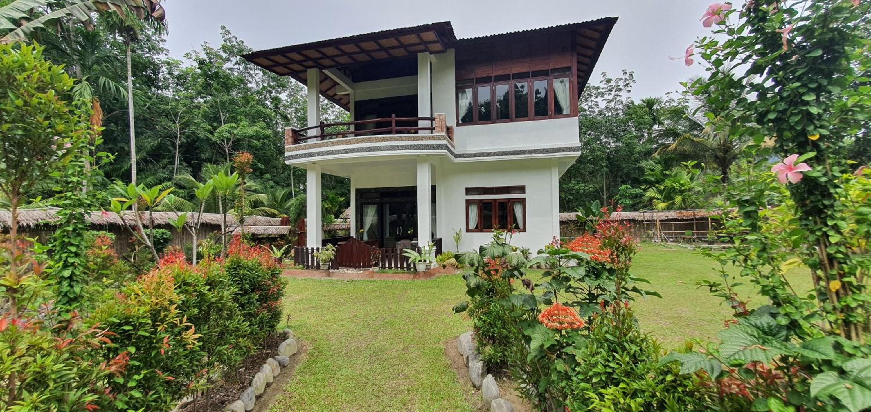 Sumatra Cheeky Monkeys Villa, Trekking and Tours