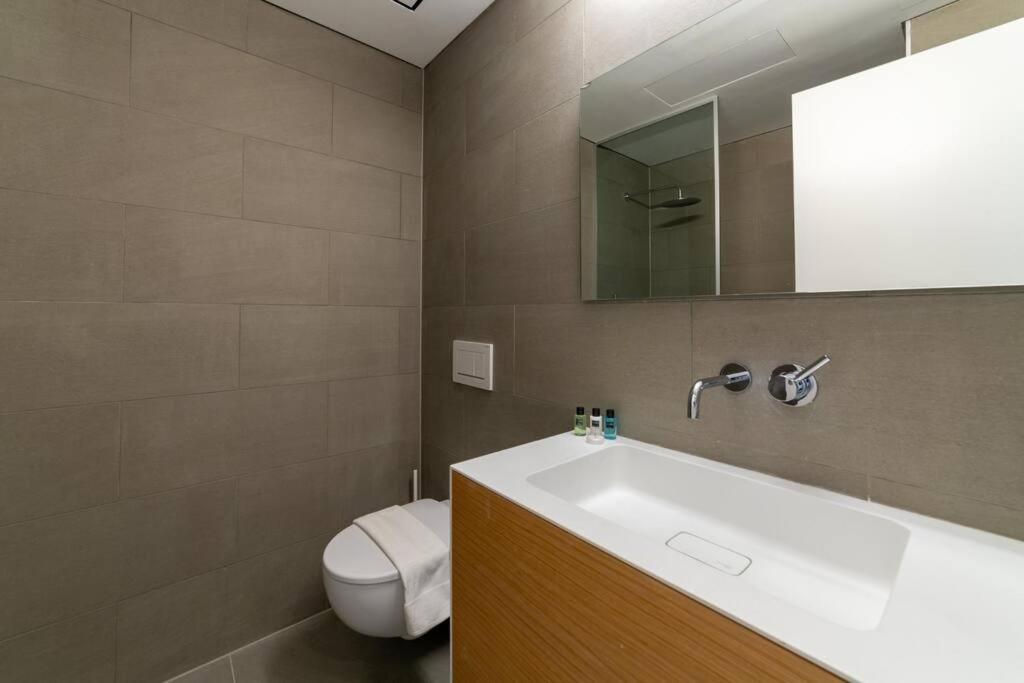 Luxurious New Large 2Bedrooms in Rothschild view 3