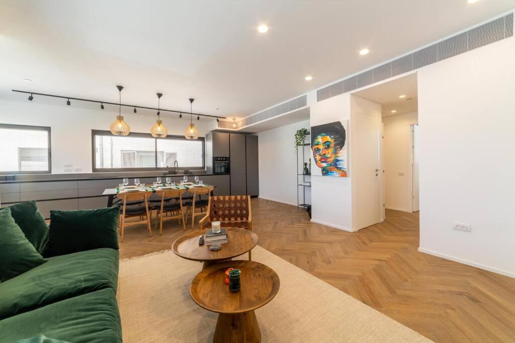 Luxurious New Large 2Bedrooms in Rothschild view 4
